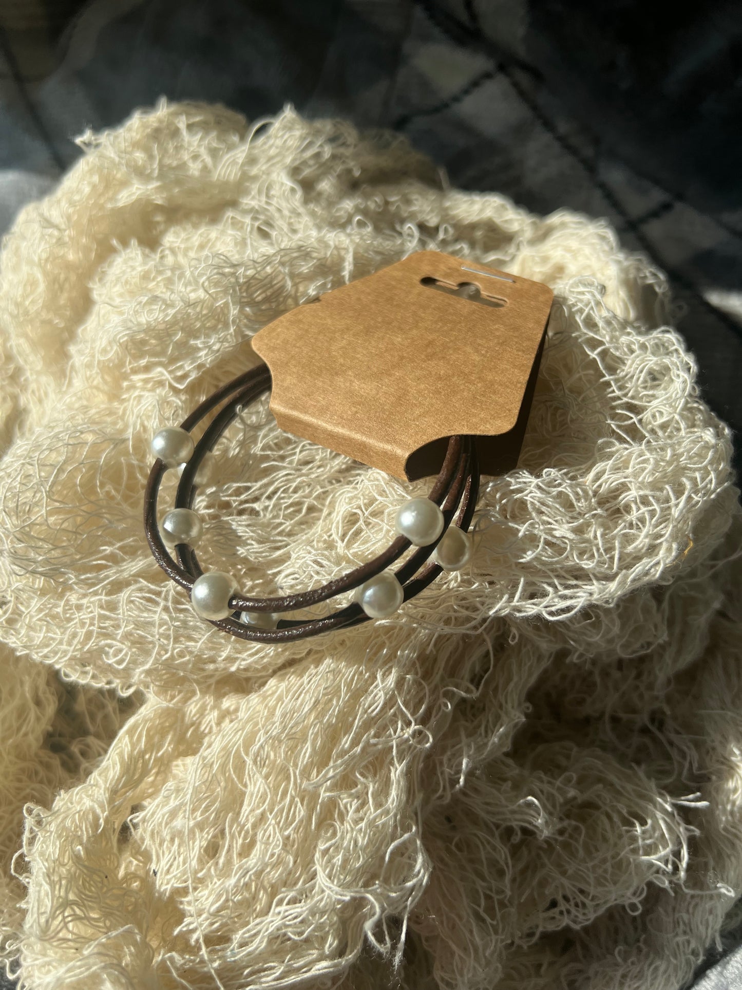 Elegant Pearl and Leather Bracelet